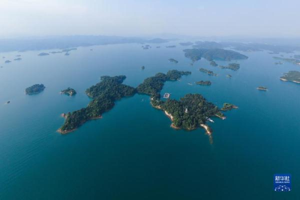 碧水连天万绿湖 碧水连天万绿湖