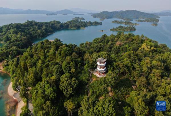 碧水连天万绿湖 碧水连天万绿湖