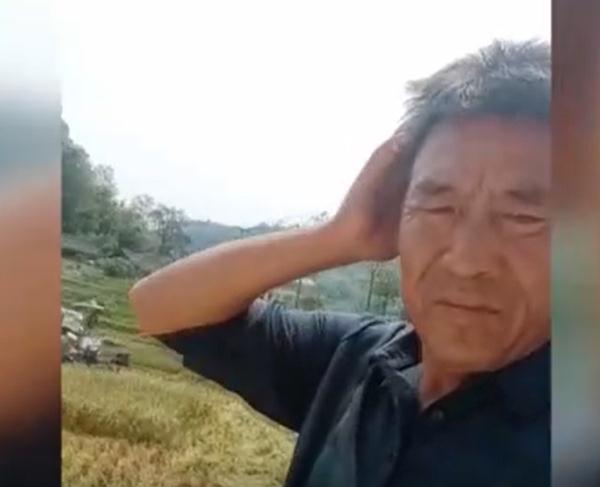 全网点赞!河南父子免费帮贵州老人收割稻谷:老人种粮不容易 全网点赞!河南父子免费帮贵州老人收割稻谷:老人种粮不容易