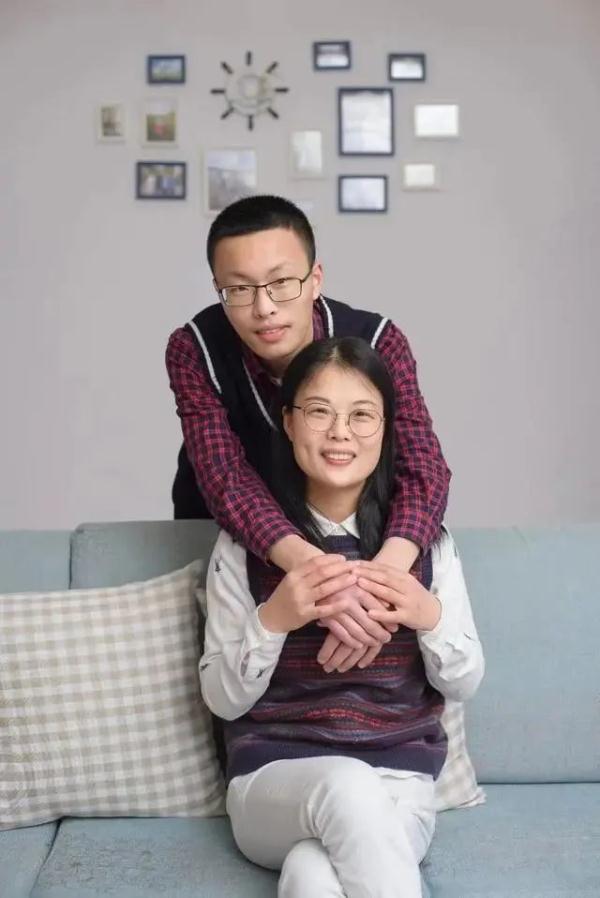 母亲读了博士，却成了儿子的“学妹”……