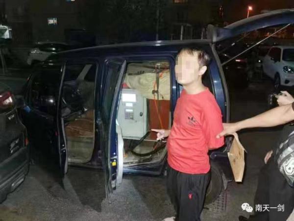 涉案2.6亿元！警方端掉一个“野鸡加油站” 车上设备一应俱全