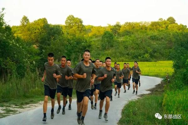 新晋军士,集合! 新晋军士,集合!