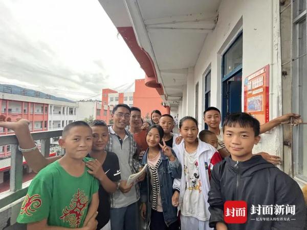 6000字论文致谢刷屏的苏正民:回大凉山支教,从被光照亮到成为光 6000字论文致谢刷屏的苏正民:回大凉山支教,从被光照亮到成为光