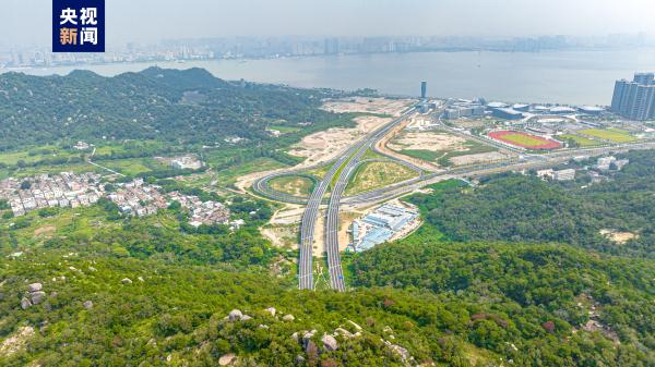 广东汕头海湾隧道正式通车 驾车跨海仅需6至8分钟