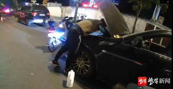 车辆持续报警车主吓得求助，警民联手排查发现原来是防冻液缺失