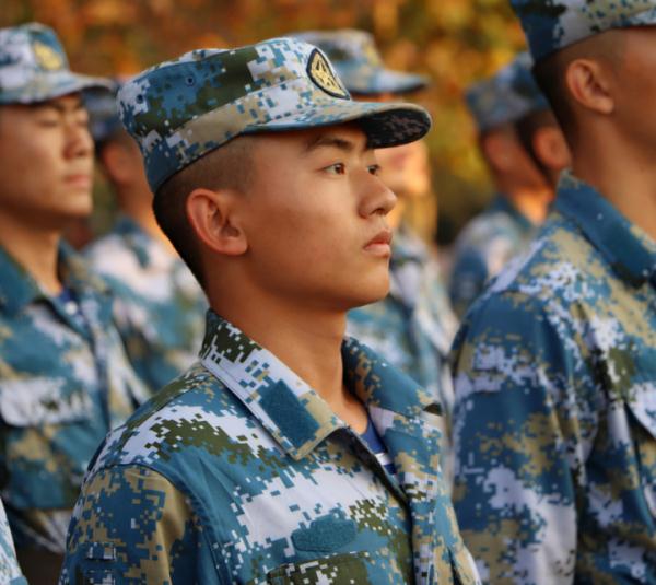 那个北大入伍的年轻人,去了炊事班 那个北大入伍的年轻人,去了炊事班