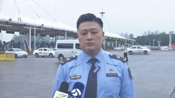 南京：国庆小客车进出高速采用“一车一杆”免费通行 启用无人机巡管执法