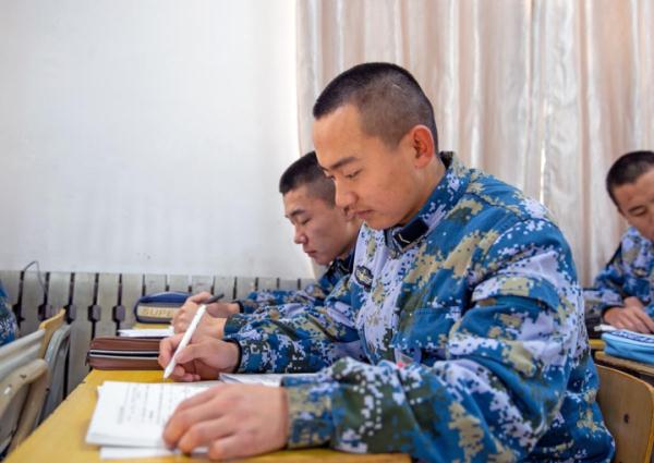 那个北大入伍的年轻人,去了炊事班 那个北大入伍的年轻人,去了炊事班