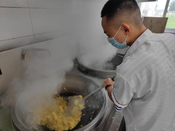 那个北大入伍的年轻人,去了炊事班 那个北大入伍的年轻人,去了炊事班