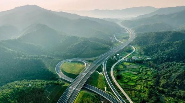 通车啦!这段高速成为江西对接粤港澳大湾区的运输大通道 通车啦!这段高速成为江西对接粤港澳大湾区的运输大通道