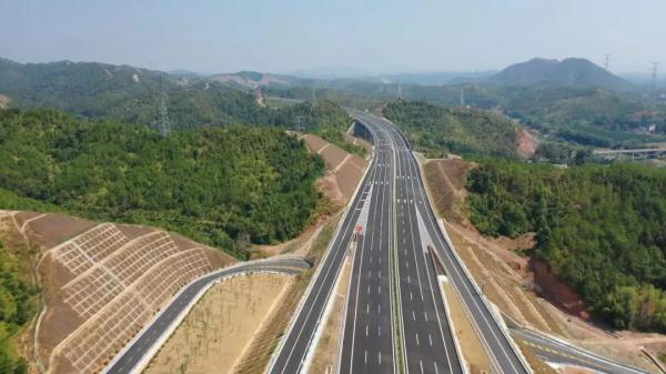 通车啦!这段高速成为江西对接粤港澳大湾区的运输大通道 通车啦!这段高速成为江西对接粤港澳大湾区的运输大通道