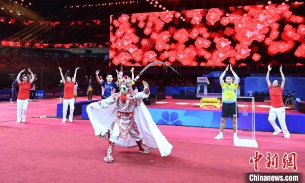 成都世乒赛团体赛开幕 斯韦思林杯和考比伦杯亮相赛场