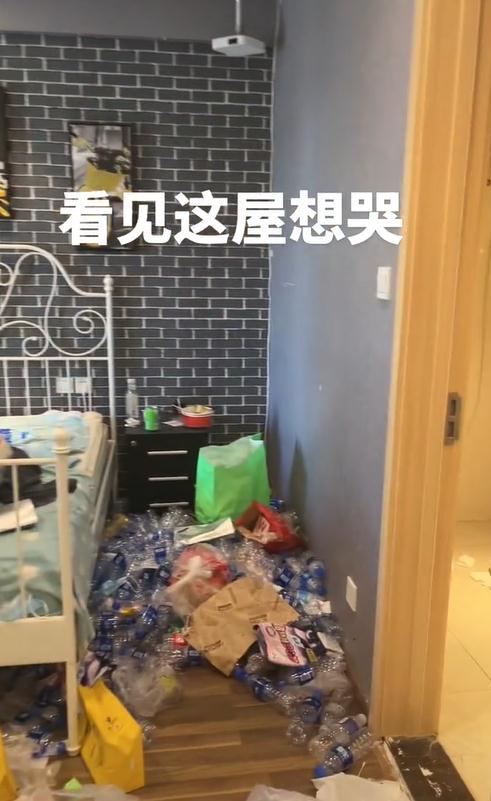 看吐了!00后女子退租留下满屋垃圾 看吐了!00后女子退租留下满屋垃圾