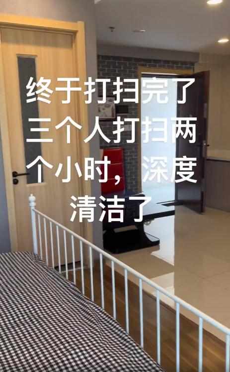 看吐了!00后女子退租留下满屋垃圾 看吐了!00后女子退租留下满屋垃圾