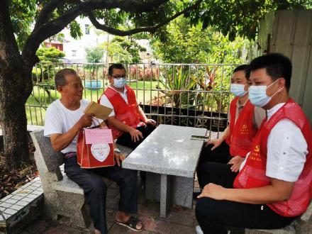 重阳节前孝老敬亲！白云区长腰岭村手作糕点送长者