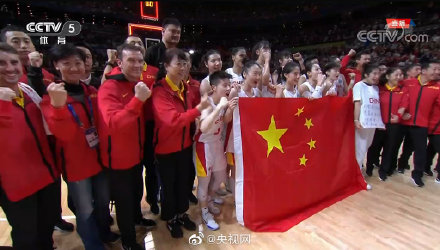 中国女篮拼到了最后一秒 不论输赢都为你们骄傲！