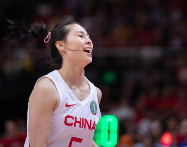 女篮世界杯：中国队获得亚军