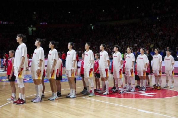 女篮世界杯决赛：中国队对阵美国队