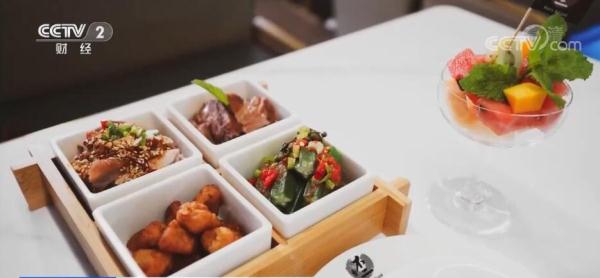 假日经济火爆 | 新游船新路线 “夜游锦江”感受成都新活力 假日经济火爆 | 新游船新路线 “夜游锦江”感受成都新活力