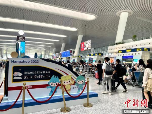 假期首日迎客流最高峰 铁路杭州站单日发客量创今年新高