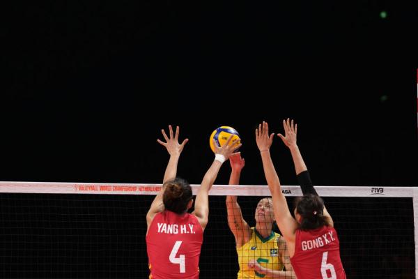 中国女排不敌巴西仍以小组头名晋级世锦赛16强