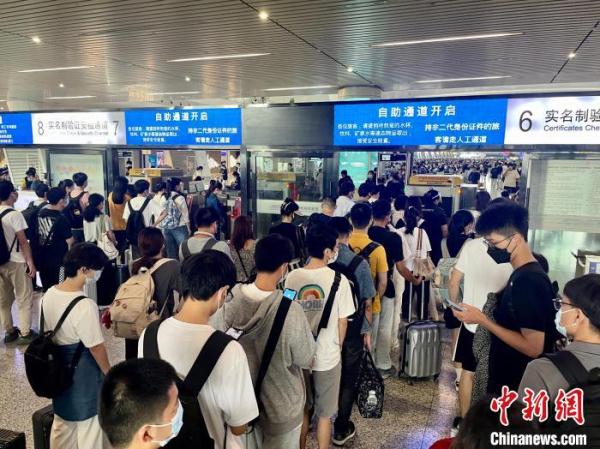 假期首日迎客流最高峰 铁路杭州站单日发客量创今年新高