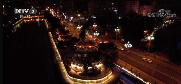 假日经济火爆 | 新游船新路线 “夜游锦江”感受成都新活力 假日经济火爆 | 新游船新路线 “夜游锦江”感受成都新活力
