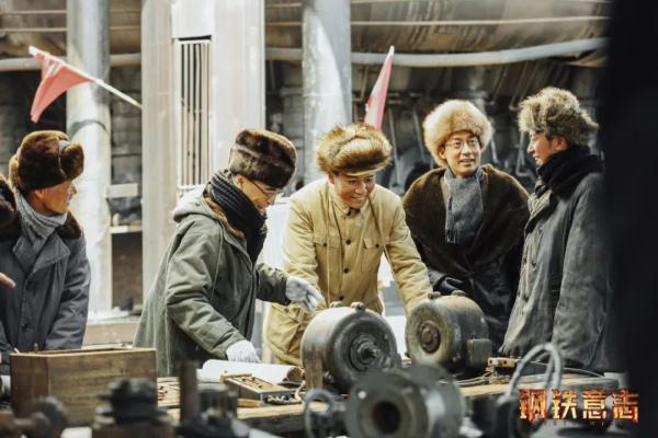鞍钢新中国第一代建设者后代杨兵：电影《钢铁意志》，向新中国钢铁工业开拓者致敬
