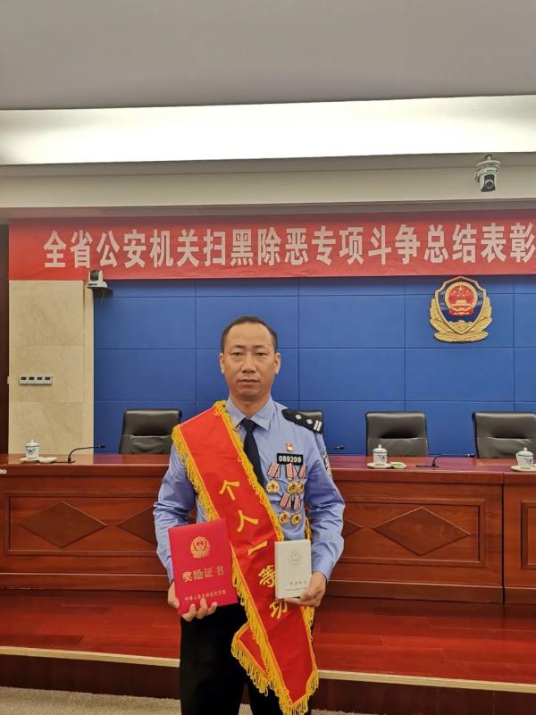 “那一刻，我与死亡就差一声枪响。”