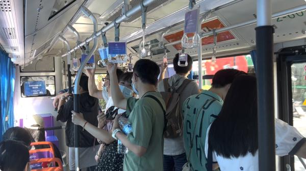 西湖赏桂避堵秘籍,只因上了这辆车... 西湖赏桂避堵秘籍,只因上了这辆车...