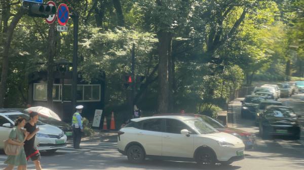 西湖赏桂避堵秘籍,只因上了这辆车... 西湖赏桂避堵秘籍,只因上了这辆车...