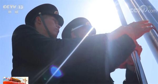 国旗护卫队升旗手：千锤百炼 守好天安门广场那抹中国红