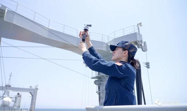 这个女兵太飒了!驾驶战舰到访26国,航迹可绕地球12圈…… 这个女兵太飒了!驾驶战舰到访26国,航迹可绕地球12圈……