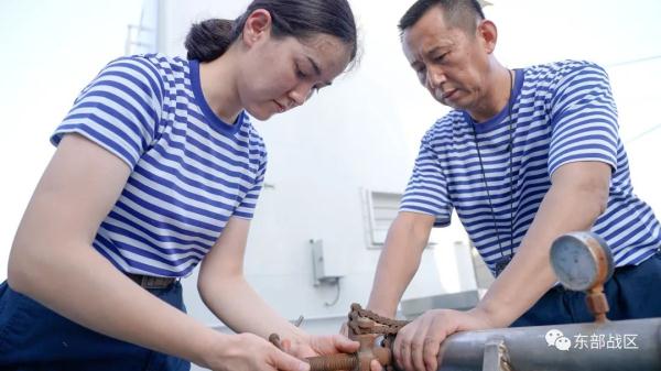 这个女兵太飒了!驾驶战舰到访26国,航迹可绕地球12圈…… 这个女兵太飒了!驾驶战舰到访26国,航迹可绕地球12圈……