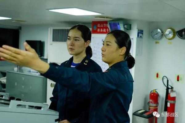 这个女兵太飒了!驾驶战舰到访26国,航迹可绕地球12圈…… 这个女兵太飒了!驾驶战舰到访26国,航迹可绕地球12圈……