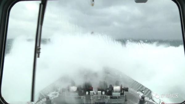 这个女兵太飒了!驾驶战舰到访26国,航迹可绕地球12圈…… 这个女兵太飒了!驾驶战舰到访26国,航迹可绕地球12圈……