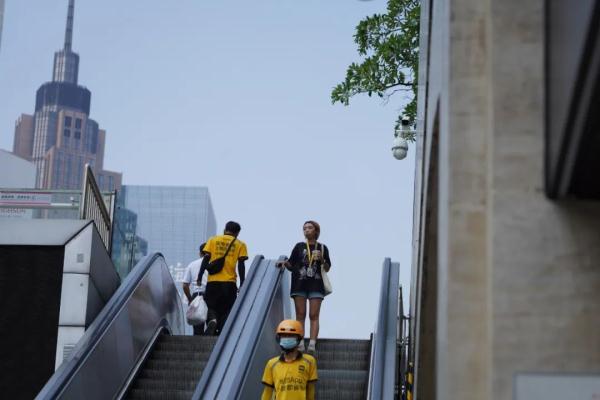 毕业才2年,23岁姑娘已“管”着200家店,工作就是“逛街” 毕业才2年,23岁姑娘已“管”着200家店,工作就是“逛街”