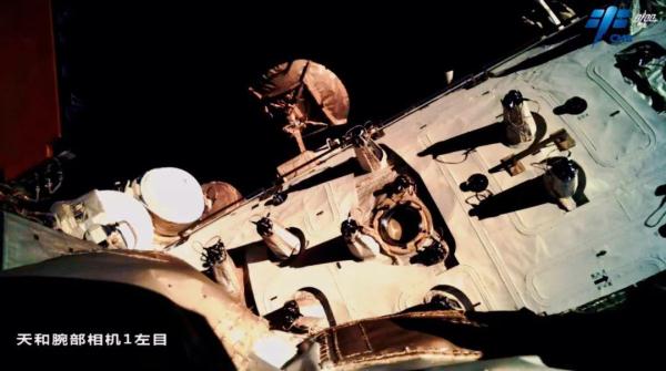 第一视角看航天员舱外攀爬_中国空间站美景_太空养生舱不吃饭