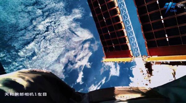第一视角看航天员舱外攀爬_中国空间站美景_太空养生舱不吃饭