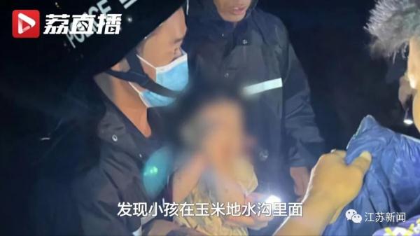 1岁半的救了2岁的！网友疯狂点赞！