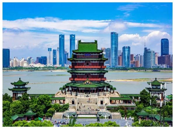 女子苦背2个月《滕王阁序》，终于免费进景区！