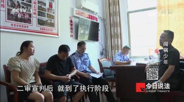 15岁少年驾驶电动车并搭乘同伴撞倒老人致死，如何担责？
