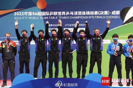 国乒男团夺冠后 主教练说斯韦思林杯太重了