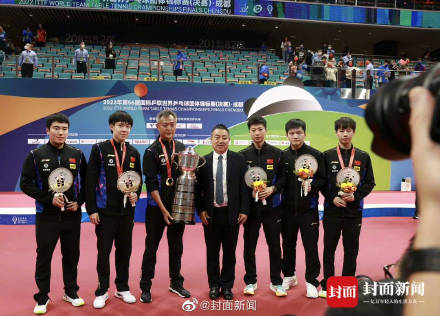 国乒男团夺冠后 主教练说斯韦思林杯太重了