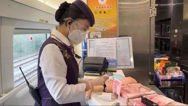 8万元现金落在列车上,是谁的? 8万元现金落在列车上,是谁的?