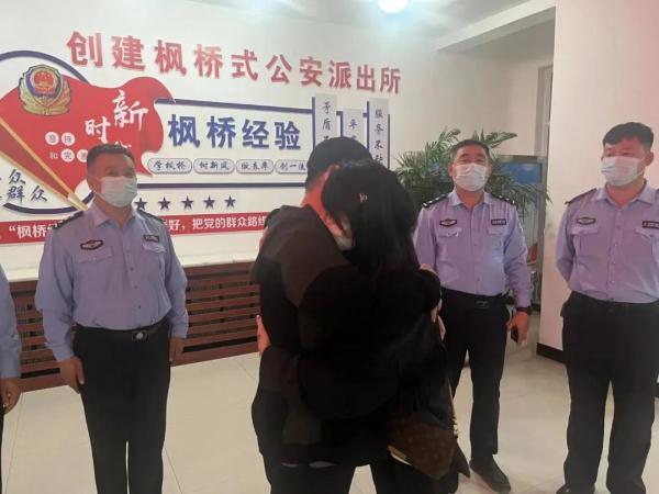 失散18年,跨越1200多公里……民警不懈努力,让父女团聚! 失散18年,跨越1200多公里……民警不懈努力,让父女团聚!