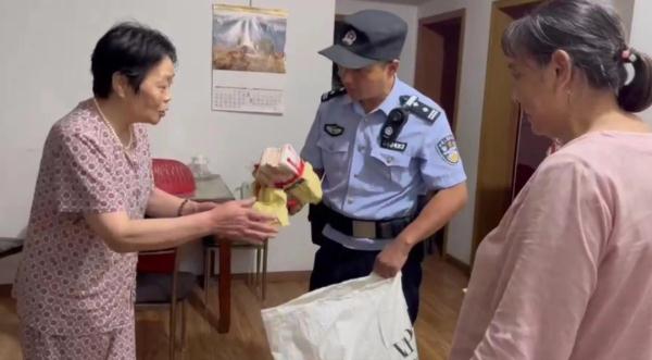 滁州：发现棉被里8万现金，她这样做...