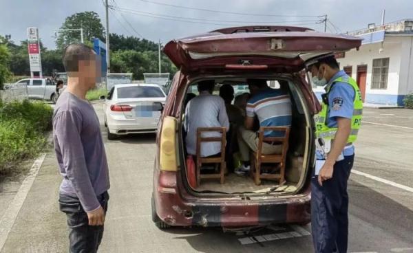 吓一跳！就这样载着危险品满街跑？必须停下！