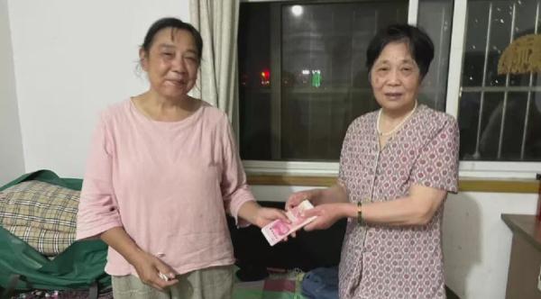 滁州：发现棉被里8万现金，她这样做...