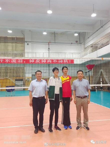 身高1米9小学生将进行排球专业训练 身高1米9小学生将进行排球专业训练